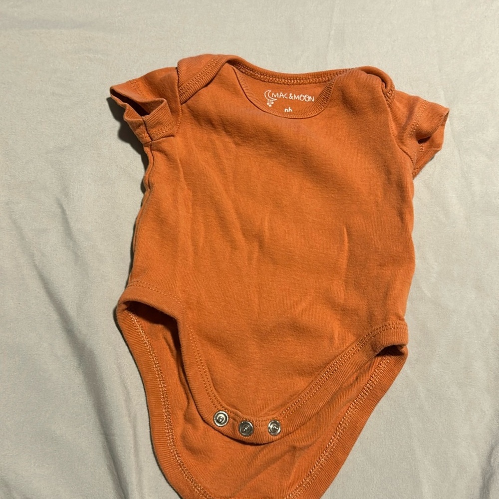 Mac&Moon orange onesie